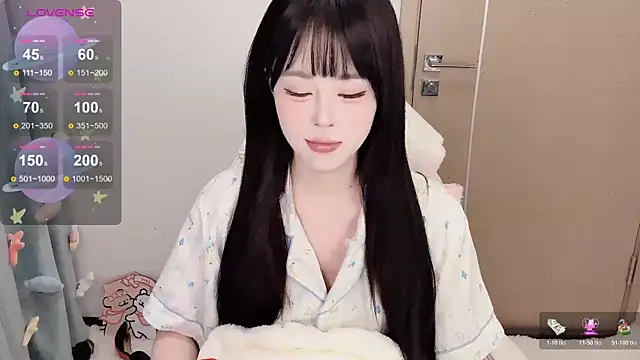 Snapshot of Mini-X chatting on November 13, 2025, 11:25 pm Mini-X online show from November 13, 2025, 11:25 pm