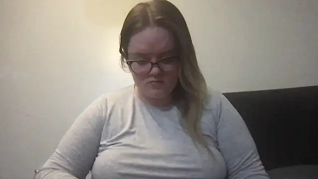 honeyyy24 online show from October 20, 2025, 6:30 pm