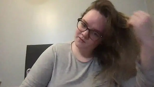 honeyyy24 online show from December 18, 2025, 9:32 pm