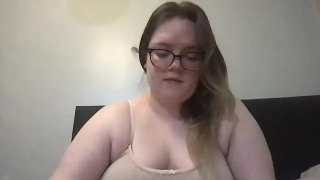 honeyyy24 online show from January 17, 2026, 2:22 pm