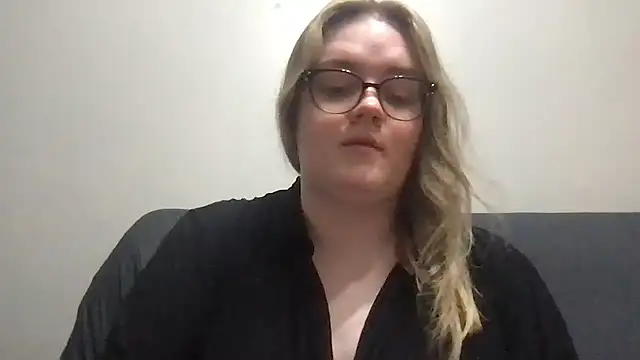 honeyyy24 online show from March 26, 2026, 5:07 pm