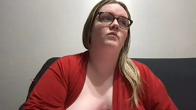 honeyyy24 online show from April 3, 2026, 11:36 pm