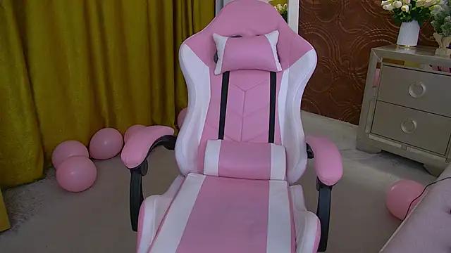 Snapshot of IrisMonn chatting on December 23, 2024, 5:39 am IrisMonn online show from December 23, 2024, 5:39 am