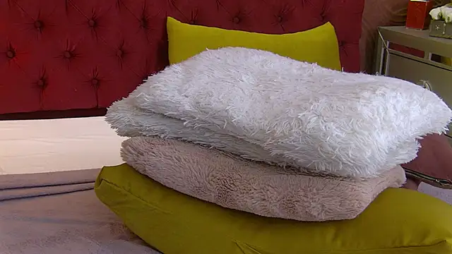 Snapshot of IrisMonn chatting on February 24, 2025, 11:43 am IrisMonn online show from February 24, 2025, 11:43 am