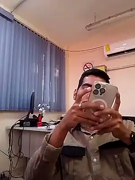 EnriquePersian197 online show from January 9, 2025, 4:06 pm