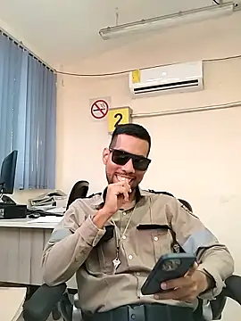 EnriquePersian197 online show from September 18, 2025, 3:03 pm