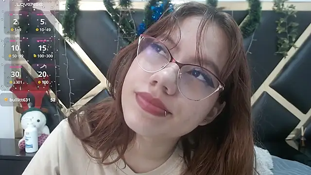 crystalhoneyy1 online show from December 17, 2024, 2:44 pm