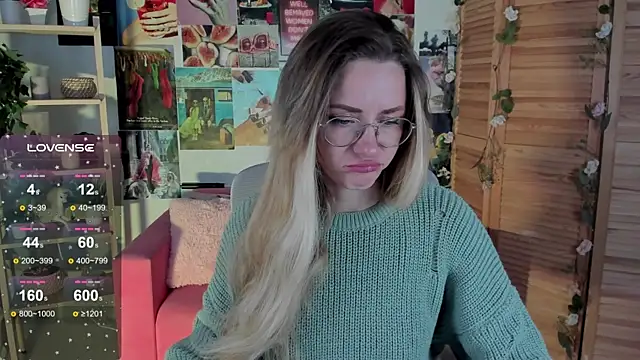 LadyIzabel online show from December 12, 2024, 8:36 am