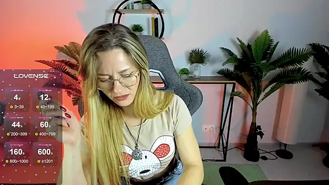 LadyIzabel online show from December 16, 2024, 8:52 am