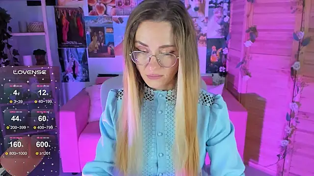 LadyIzabel online show from February 8, 2025, 9:24 am