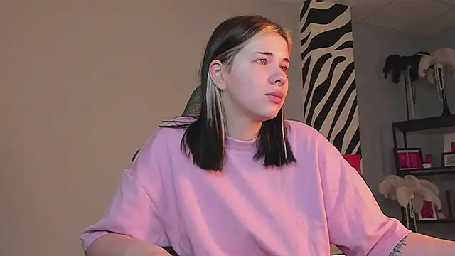 AliceSunday online show from December 1, 2025, 2:05 am