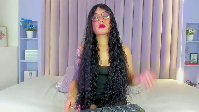 BriaConner  online show from January 9, 2025, 3:36 am