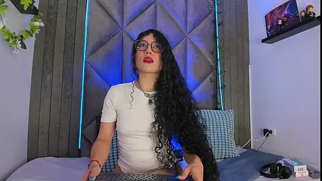 BriaConner  online show from October 17, 2025, 2:48 am