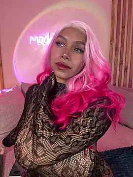 MadeleineSanez online show from February 12, 2026, 8:59 pm