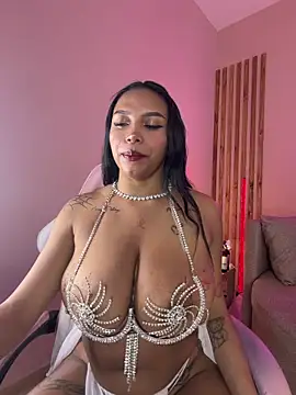 MadeleineSanez online show from June 20, 2026, 12:25 am