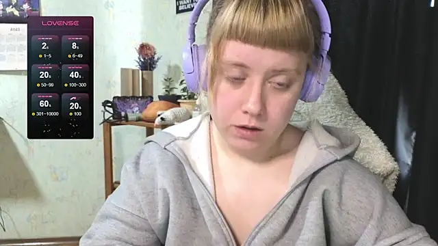 Snapshot of June_shy0 chatting on October 4, 2025, 8:12 am June shy0 online show from October 4, 2025, 8:12 am