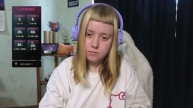 Snapshot of June_shy0 chatting on October 18, 2025, 9:21 am June shy0 online show from October 18, 2025, 9:21 am