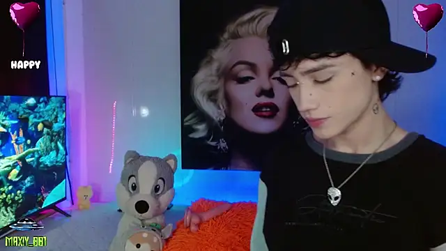 maxiy 001 online show from February 8, 2025, 7:48 am