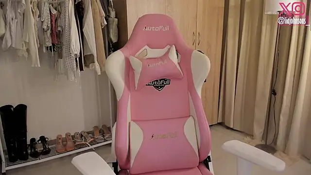 Sweetnaughtygirl  online show from October 21, 2025, 2:45 am