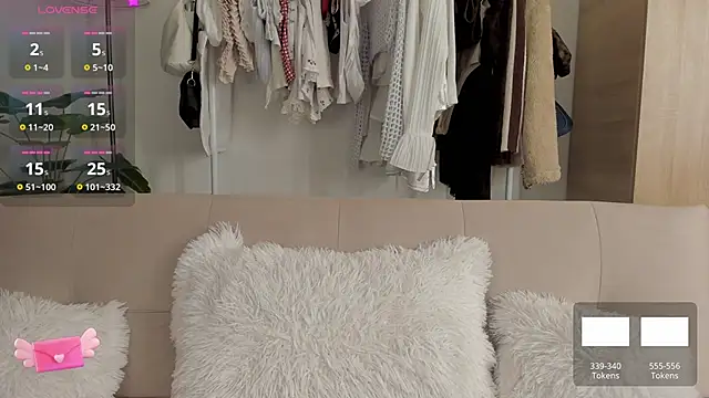 Sweetnaughtygirl  online show from April 24, 2026, 1:41 am