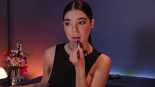 Snapshot of Olivia_Collins1 chatting on June 5, 2026, 10:59 pm Olivia Collins1 online show from June 5, 2026, 10:59 pm