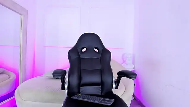 Snapshot of Hanna_Moonlight_ chatting on February 12, 2025, 7:56 pm Hanna Moonlight online show from February 12, 2025, 7:56 pm