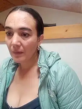 skayhot  online show from October 3, 2025, 1:41 pm