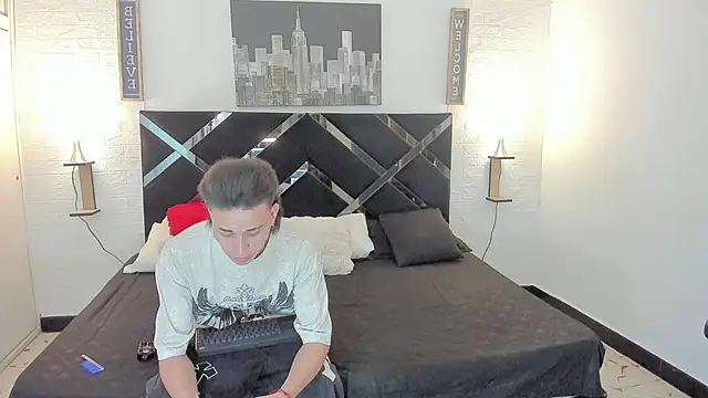 Snapshot of toyboys1 chatting on September 22, 2025, 3:08 am toyboys1 online show from September 22, 2025, 3:08 am