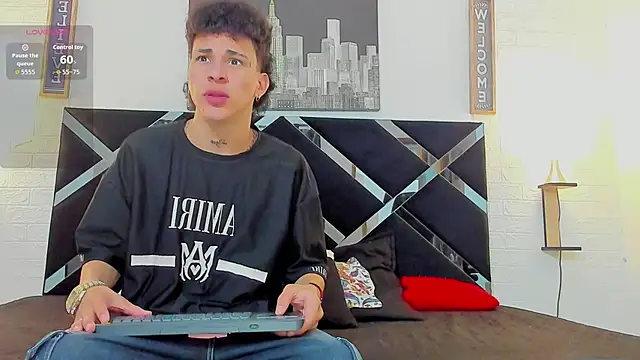 Snapshot of toyboys1 chatting on October 4, 2025, 3:26 am toyboys1 online show from October 4, 2025, 3:26 am