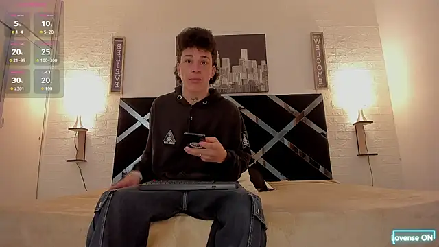 Snapshot of toyboys1 chatting on October 8, 2025, 3:37 am toyboys1 online show from October 8, 2025, 3:37 am