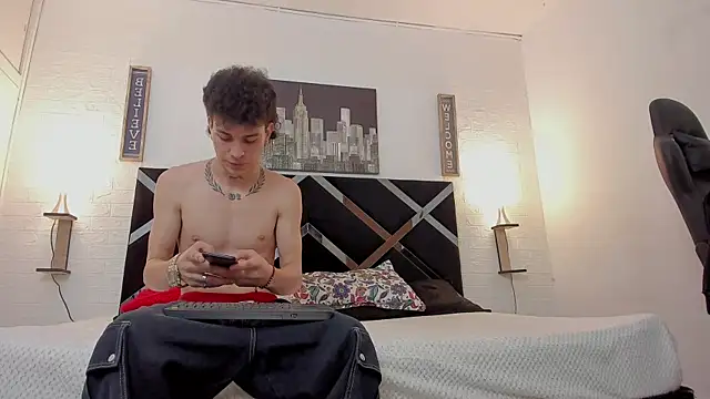 Snapshot of toyboys1 chatting on November 5, 2025, 6:13 am toyboys1 online show from November 5, 2025, 6:13 am