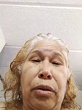 girl amada online show from November 29, 2025, 4:21 pm