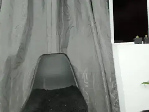 Snapshot of isabella_Bella555 chatting on March 7, 2025, 3:19 am isabella Bella555 online show from March 7, 2025, 3:19 am