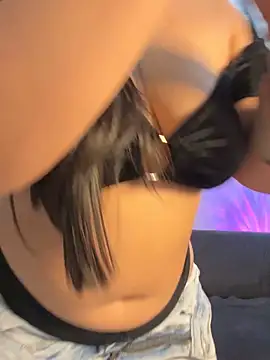 Snapshot of emiily15__ chatting on October 30, 2025, 9:15 pm emiily15 online show from October 30, 2025, 9:15 pm