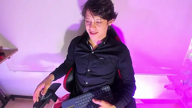 LilOwen  online show from January 18, 2026, 3:49 pm