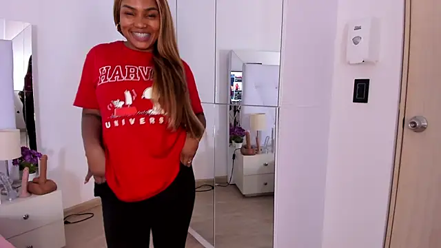 Isla Scott online show from November 17, 2025, 11:27 am