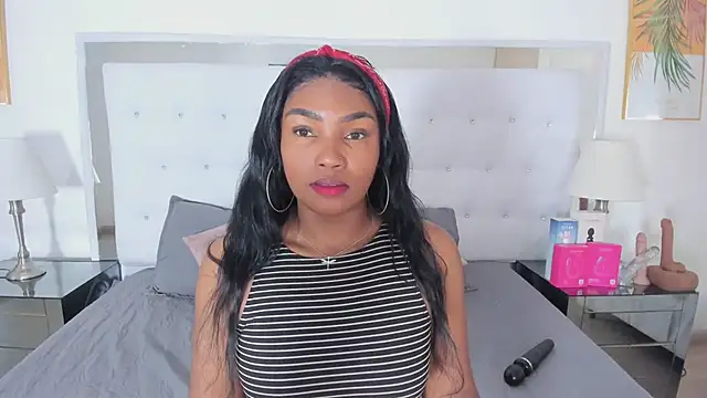 Isla Scott online show from April 14, 2026, 11:27 am