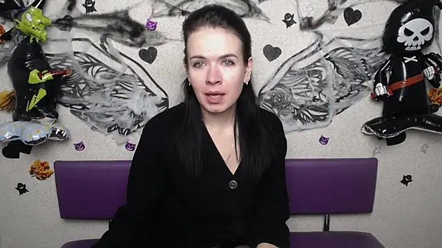 Snapshot of JasmineKouch chatting on October 18, 2025, 5:35 pm JasmineKouch online show from October 18, 2025, 5:35 pm