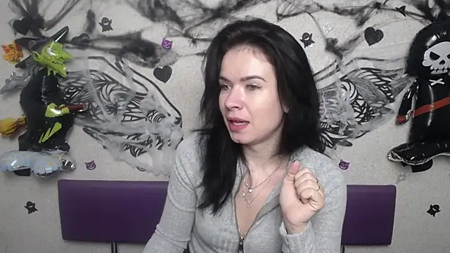 Snapshot of JasmineKouch chatting on November 6, 2025, 6:20 pm JasmineKouch online show from November 6, 2025, 6:20 pm