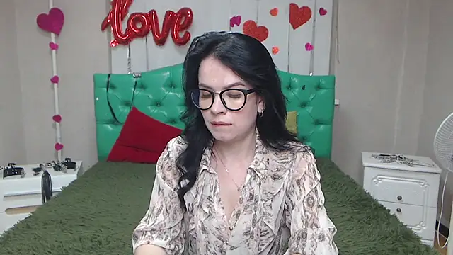Snapshot of JasmineKouch chatting on May 28, 2026, 5:43 pm JasmineKouch online show from May 28, 2026, 5:43 pm