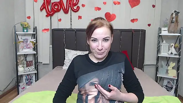 ElizabethSho online show from April 7, 2026, 5:13 pm