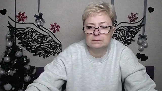 EmiliaGree online show from December 21, 2025, 6:04 pm