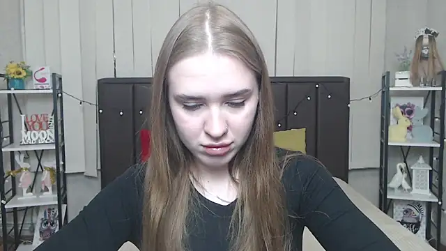 LauraHlot online show from October 15, 2025, 5:46 pm