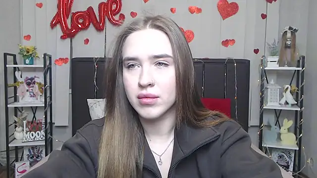 LauraHlot online show from February 3, 2026, 6:11 am