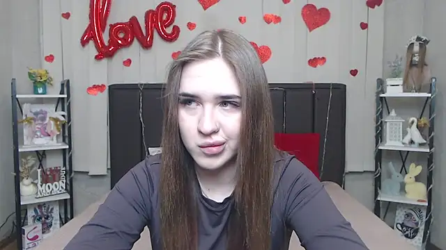 LauraHlot online show from March 10, 2026, 6:35 pm