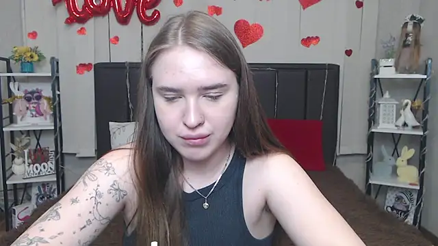 Snapshot of LauraHlot chatting on May 7, 2026, 6:13 pm LauraHlot online show from May 7, 2026, 6:13 pm