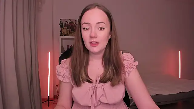 WalkingGirl online show from February 5, 2025, 6:15 pm