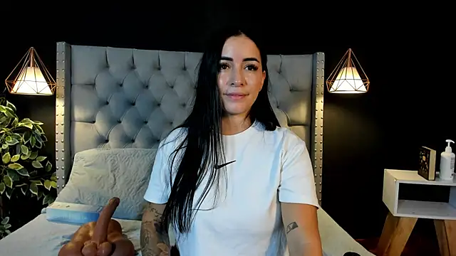 Sofia  rivera online show from November 12, 2025, 8:08 pm