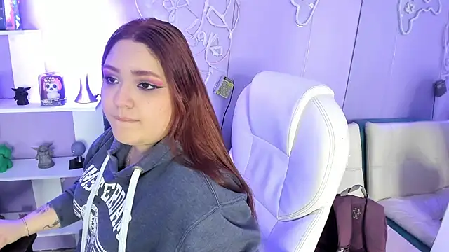 Camiila Osorio online show from December 18, 2025, 7:31 pm