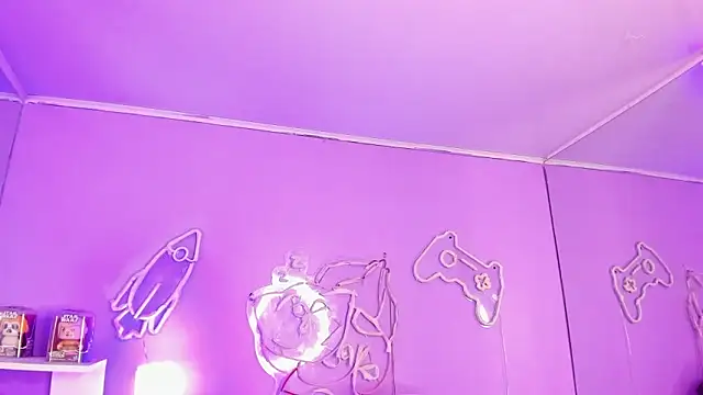 Camiila Osorio online show from February 4, 2026, 7:31 pm